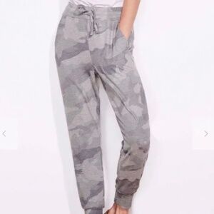 Sundry Camo Joggers